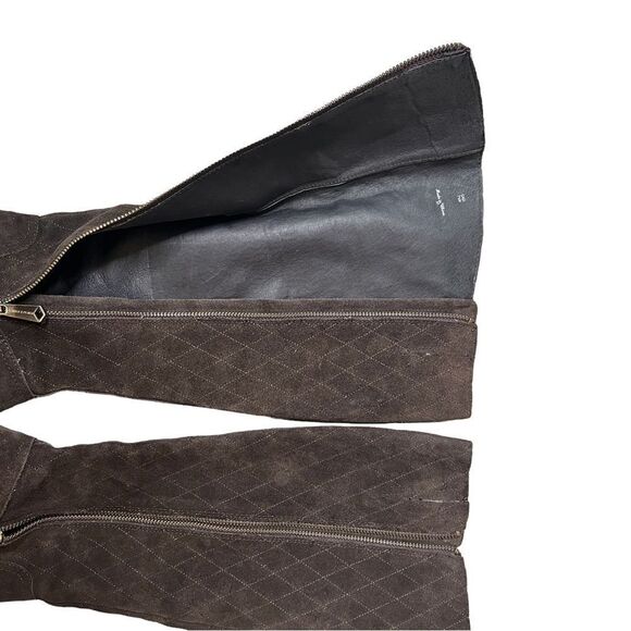 Donald
J. Pliner Cadi Brown Suede Wedge Boots, Size 7.5 - Picture 7 of 8